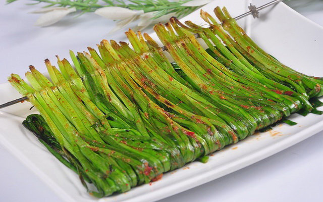 辣烤韭菜秘诀：配料与美味做法全解析-图2