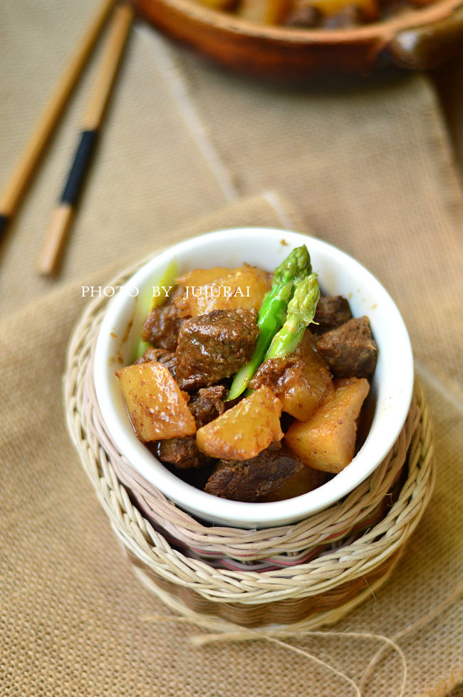 沙茶牛肉煲家常做法，这样做最美味！-图2