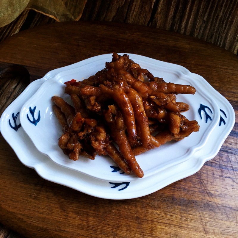 双豆炖鸡爪：软糯入味家常做法-图1