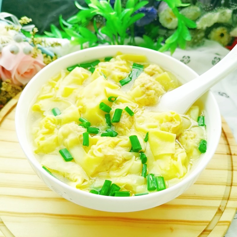 馄饨抱蛋家常做法，简单几步做出美味早餐-图2