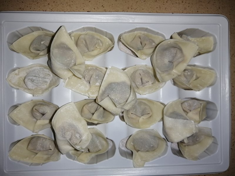 馄饨抱蛋家常做法，简单几步做出美味早餐-图5