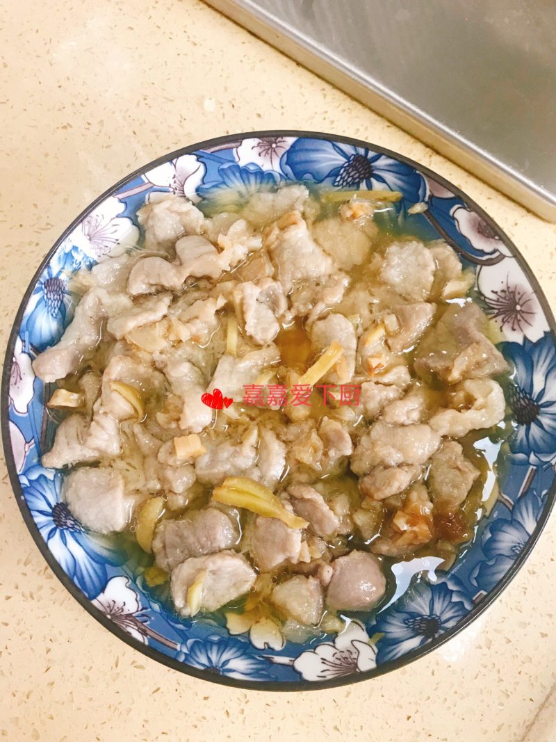 虾酱蒸猪肉的家常做法，鲜香下饭超简单-图2