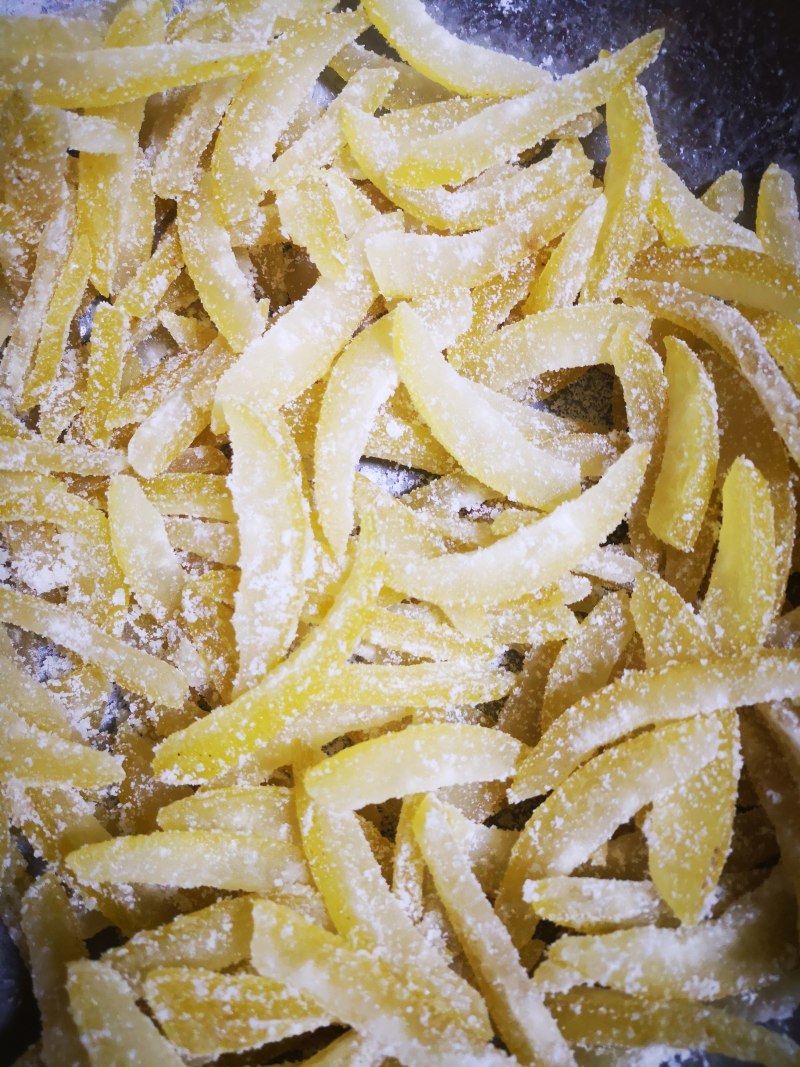 柚子皮糖家常做法：简单几步做出香甜软糯小零食-图2