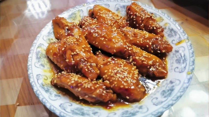 秘制鸡翅中的绝佳配方与烹饪秘诀-图1