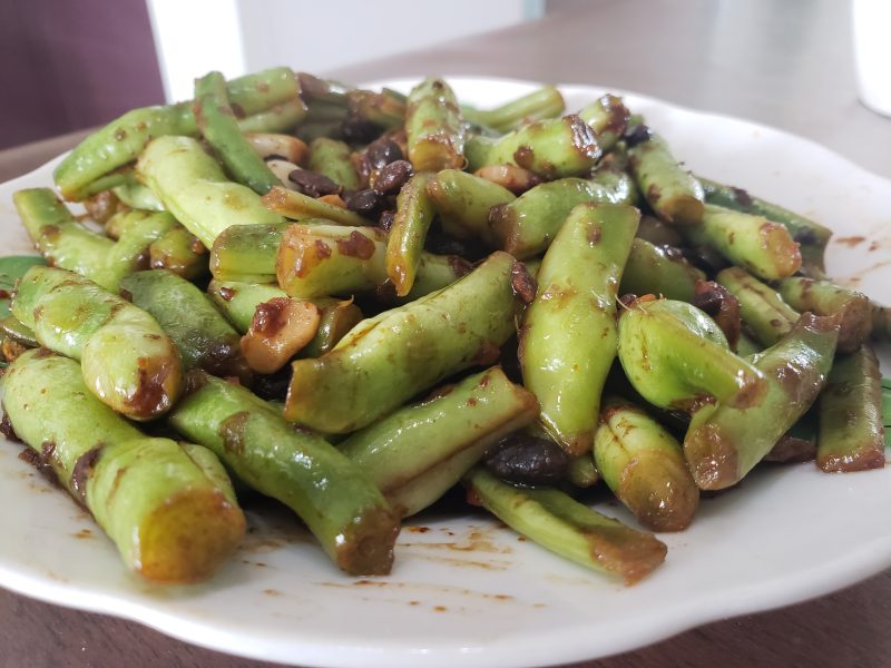 金蒜四季豆家常做法，香脆下饭一学就会-图1