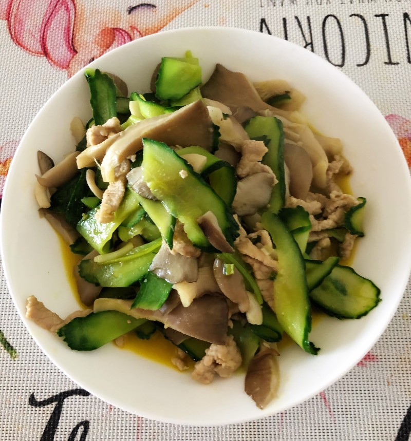 草菇炒黄瓜10种家常做法，鲜香下饭一学就会-图2