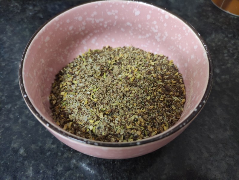 椒盐蚕蛹做法大全：香酥下酒，家常美味轻松学-图2