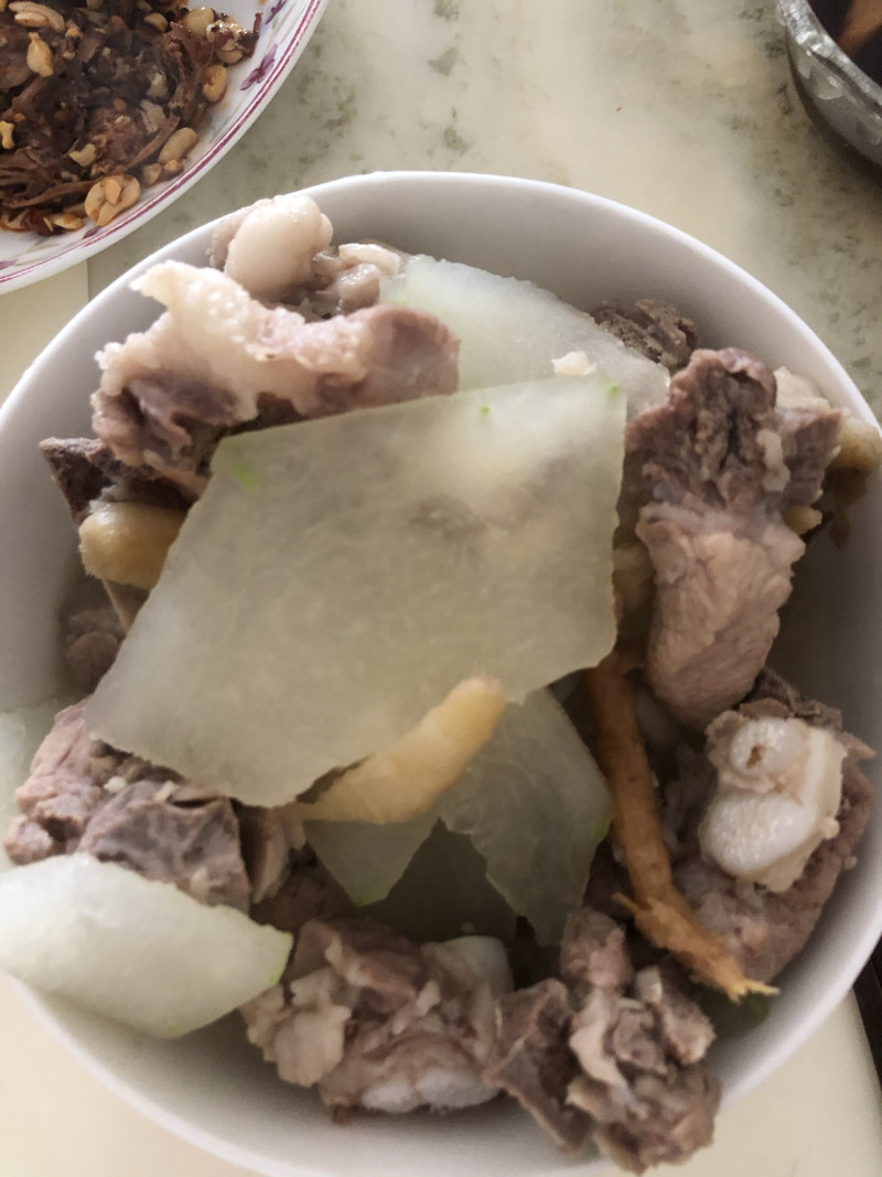 猪骨冬瓜汤的正确做法与步骤详解-图2