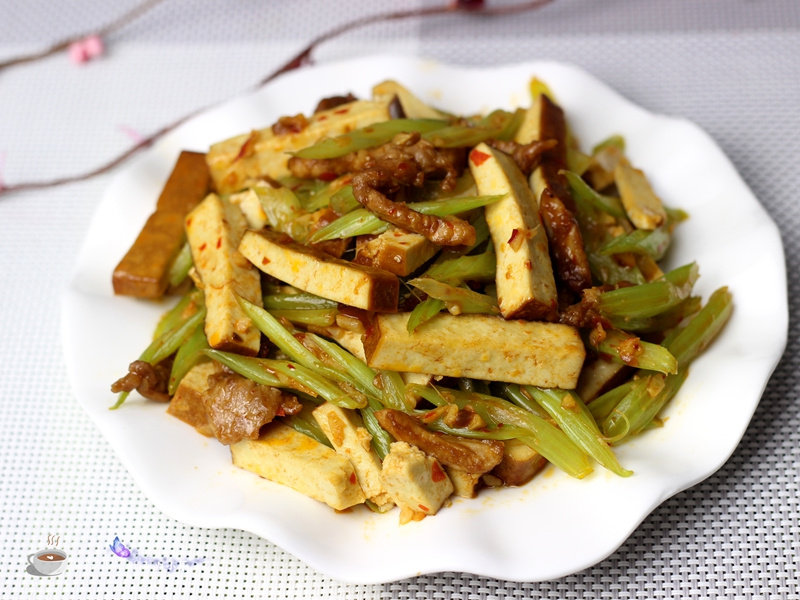 小炒熏干：家常做法，鲜香下饭秘诀