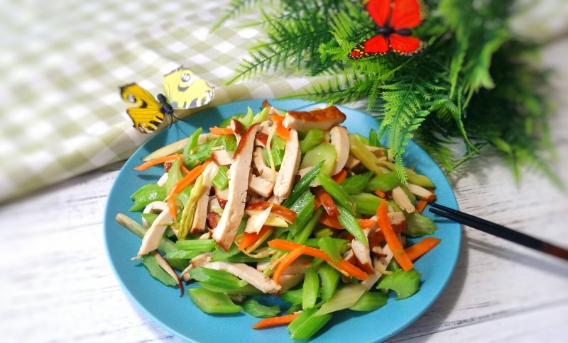 小炒熏干：家常做法，鲜香下饭秘诀-图2