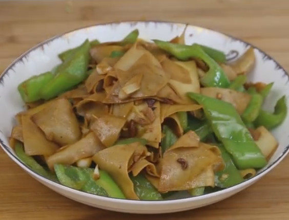 十种家常青菜炒豆皮做法，美味又下饭-图2