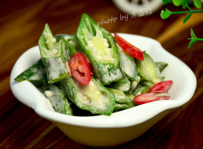 鸭肫拌秋葵，地道家常做法全解析