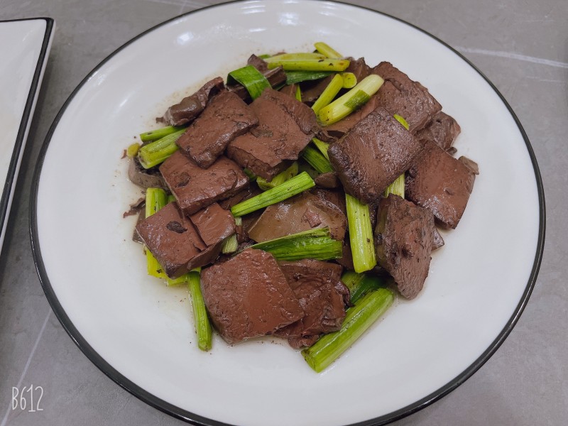 正宗茄子炒血鸭做法与配料全解析