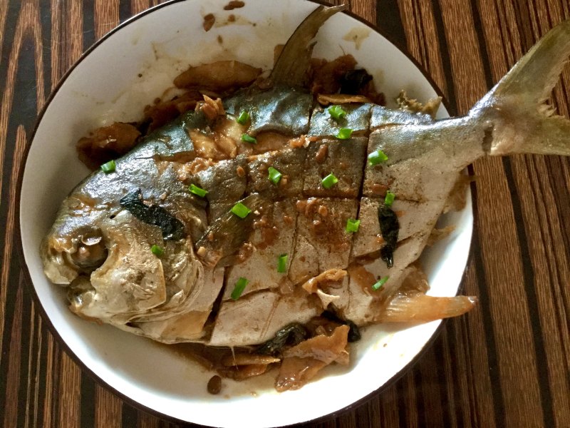 香酥鲳鱼做法大全：外酥里嫩，家常美味轻松学