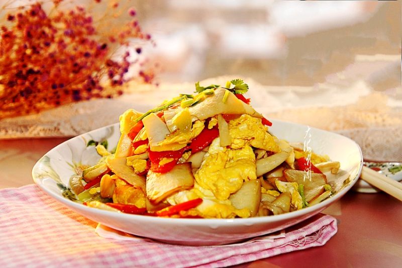 鲍鱼菇小炒家常做法，鲜香滑嫩超下饭