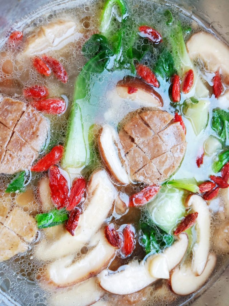 蔬菜肉丸美味秘诀：轻松做出鲜嫩多汁家常菜