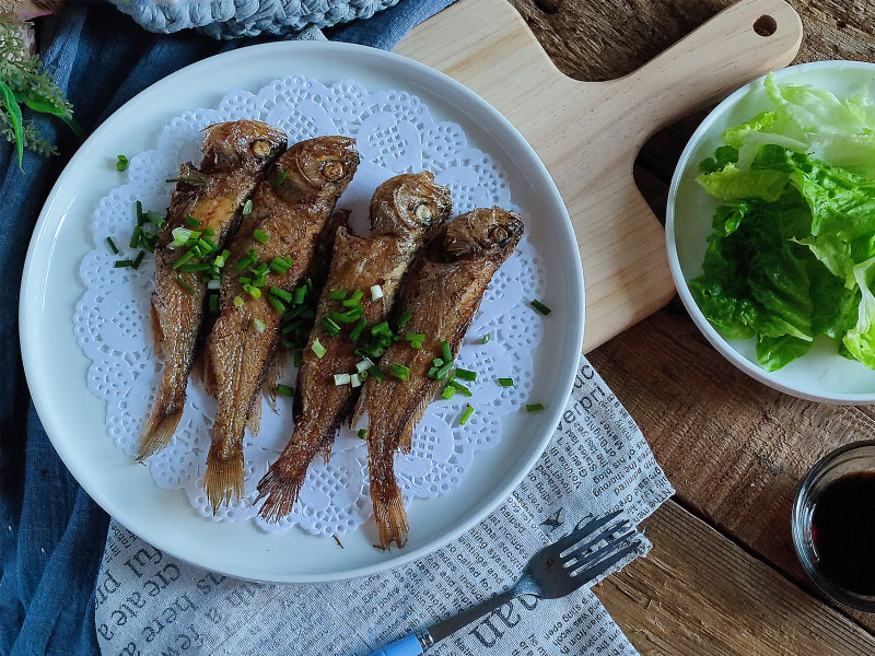 家常煎小黄鱼：外酥里嫩的秘诀与步骤详解