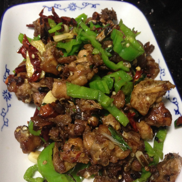 酒香辣子鸡：香辣酥脆的家常做法与配料详解