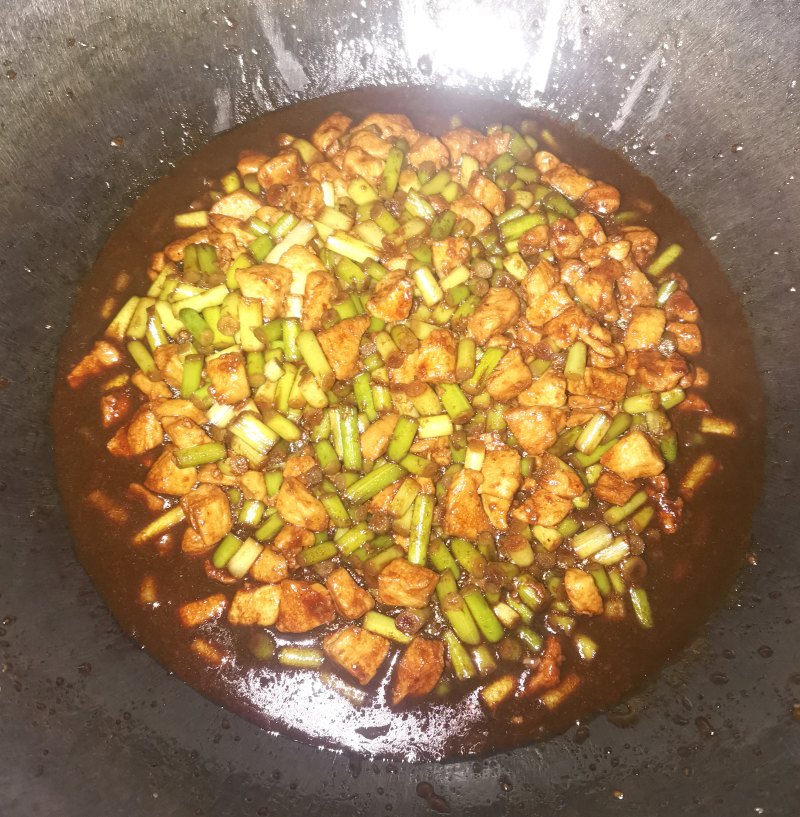 蒜苔辣鸡丁十种美味做法，轻松学做家常菜