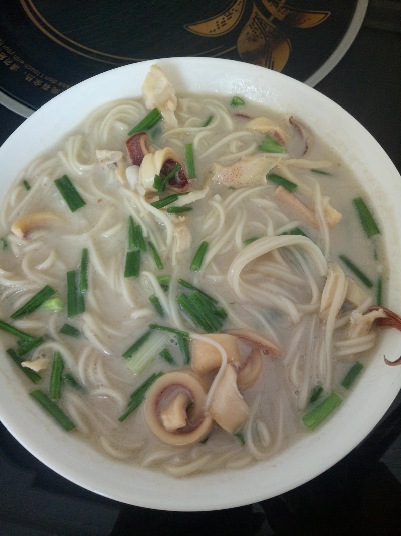 10种鸡汤鱿鱼面做法，鲜香美味轻松学