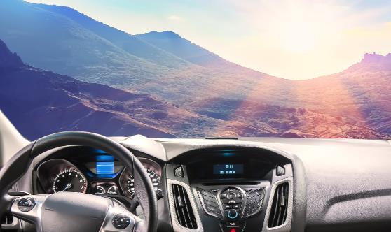 汽车前挡风玻璃贴膜有什么用?5个科学保养技巧