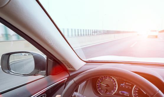 汽车前挡风玻璃贴膜有什么用?5个科学保养技巧