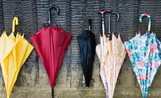 雨伞保养去污3诀窍:科学方法让雨伞更长寿