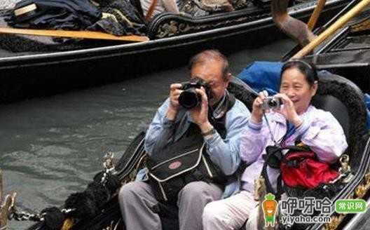 老年人出境游学问窍门:不报低价团,出游要量力而行