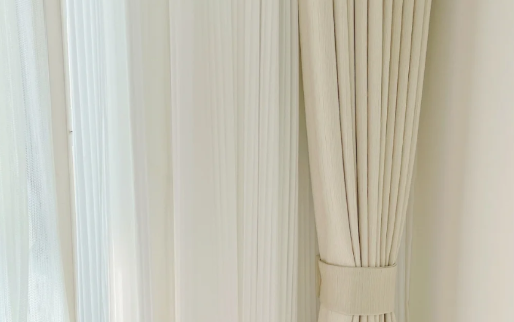 窗帘纱帘安装在里面还是外面?正确位置解答