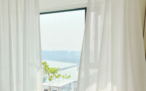 窗帘纱帘安装在里面还是外面?正确位置解答