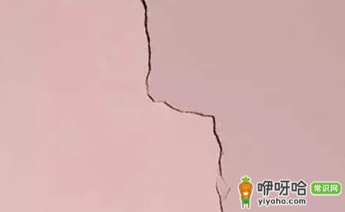 刚装修完墙面小裂纹正常吗?3大原因解析