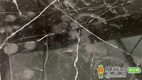黑色大理石腐蚀变白能擦油吗?3个实用修复建议
