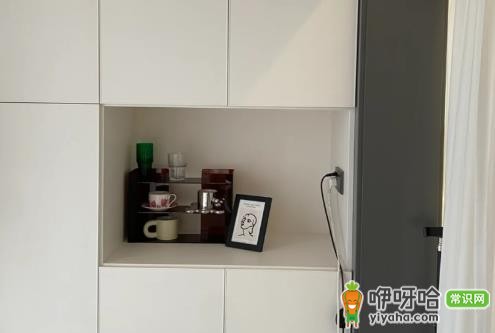 衣柜一门到顶和分体价格一样吗?3大因素对比解析