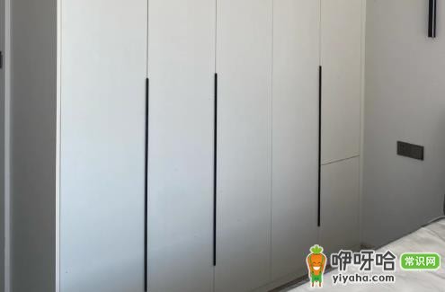 衣柜一门到顶和分体价格一样吗?3大因素对比解析