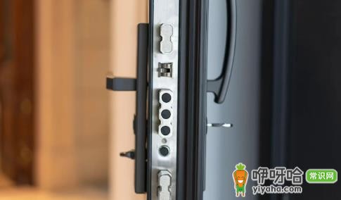 防盗门锁芯自己能换吗?3步轻松DIY更换方法