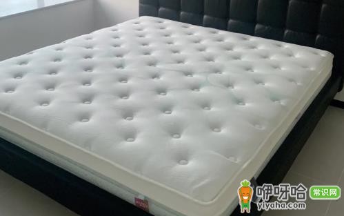 新床垫气味重晾一周可以睡吗?