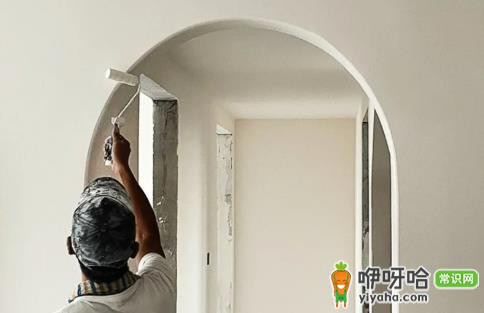 乳胶漆摸起来不光滑正常吗?3个常见原因解析