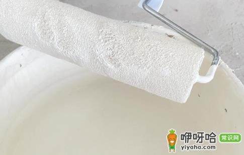 乳胶漆摸起来不光滑正常吗?3个常见原因解析