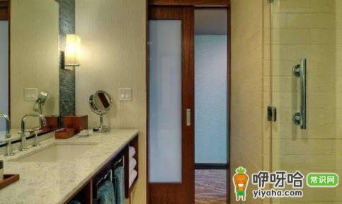 装修卫生间门顺序:先贴瓷砖还是先安门?