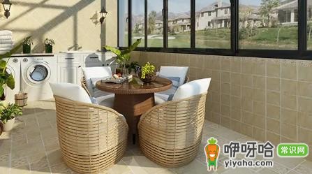 阳台贴墙砖还是刷白哪种好?2024装修实用指南