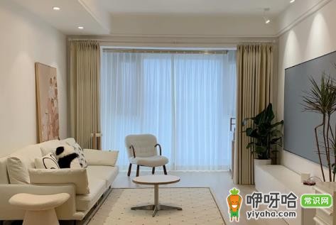 窗帘流行纯色还是拼色？2022年最新趋势解析