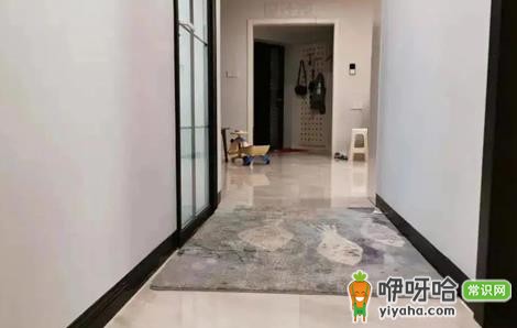 踢脚线和门套颜色要一样吗？3个实用搭配技巧