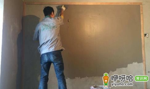 刮腻子之前需要喷水吗?3个关键要点告诉你答案