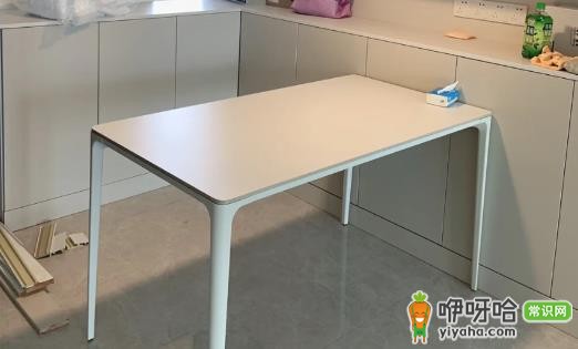 依诺岩板和德利丰岩板哪个好2024最新对比