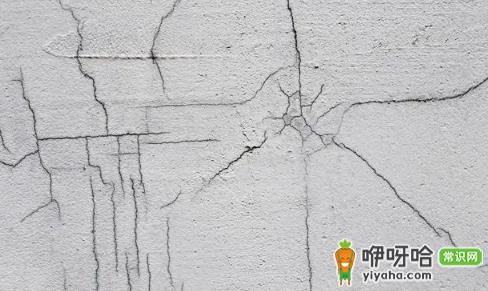 墙体裂缝后刷乳胶漆会裂吗？3个关键原因解析