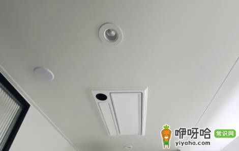 卫生间吊顶灯谁装?3类常见安装责任人详解