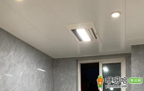 卫生间吊顶灯谁装?3类常见安装责任人详解