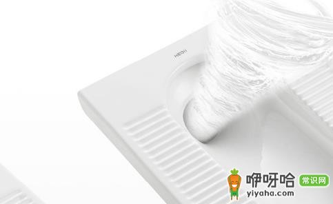 蹲便器比瓷砖低2cm是施工质量不过关吗?