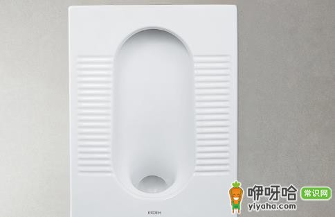 蹲便器比瓷砖低2cm是施工质量不过关吗?