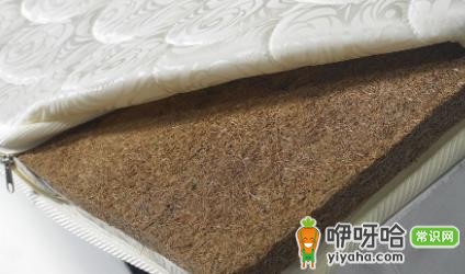 厚被子能当床垫吗?3个优缺点分析+实用建议